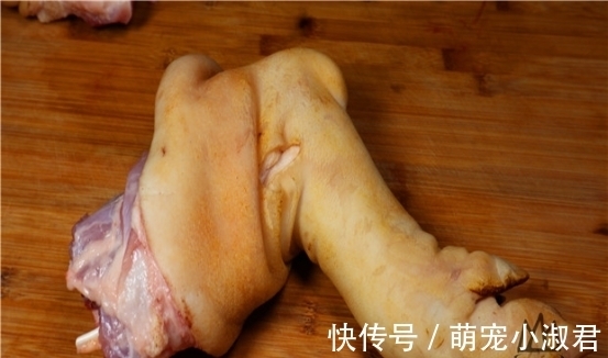 买猪蹄时,挑“前蹄”还是“后蹄”?老屠夫:差距很大,买错难吃