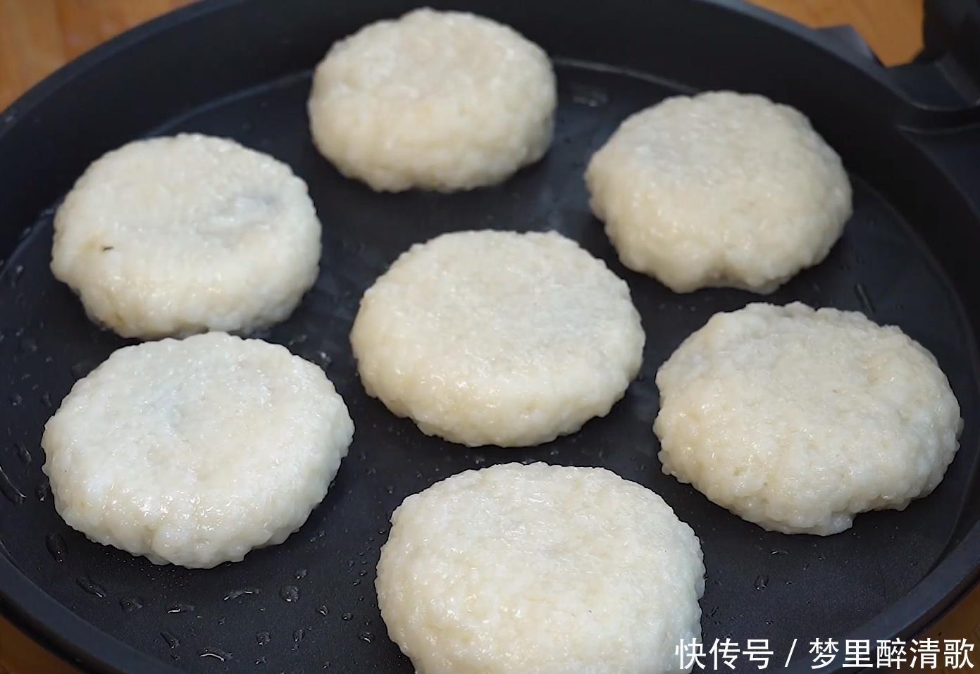 我家|我家糯米就爱这样吃,一蒸一烙,香甜软糯,全家人都爱吃,超简单