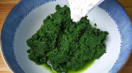 清明粿翠绿不变色，只留艾香不要苦涩很多人不知道，教你这样做