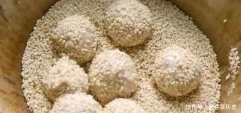 两根紫薯,不用面粉,软滑香甜,好吃不上火,一次就能吃10个