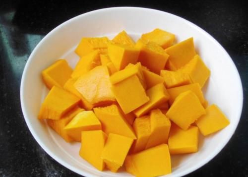  我家|我家南瓜从不炖汤，一把香葱撒进锅，又软又香，比大鱼大肉美味