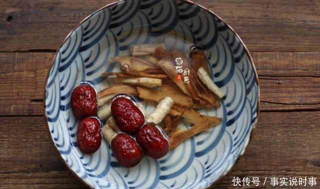  冬天，这糖水我隔天喝一次，不寒不燥滋补又不腻，护肤品都省了