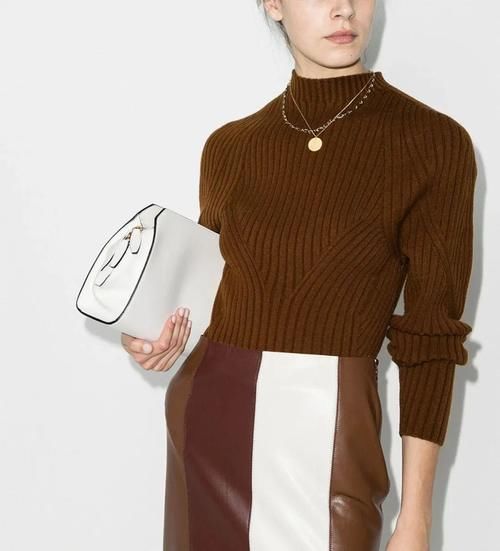 高级又显白，秋冬，穿上这个色的你更有魅力