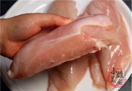 买鸡胸肉时,见到这三种先别着急买了,超市员工从不给家人吃
