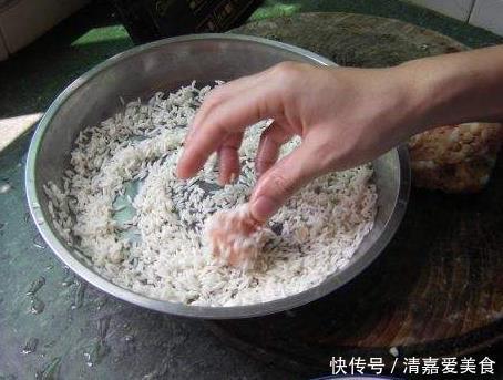 清洗干净|五花肉不要再炒着吃了,试着和糯米搭配,做出来的美食清淡不油腻