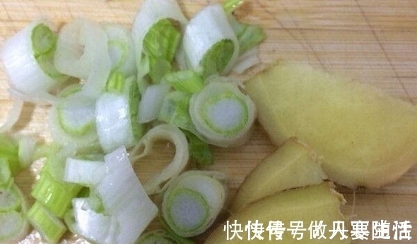 乳白色|你还在吃红豆薏米吗？老中医告诉你，祛湿“它”更好100倍！