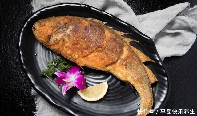 无论煎什么鱼,只要牢记“1道口诀”,煎出来的鱼不破皮还不粘锅!