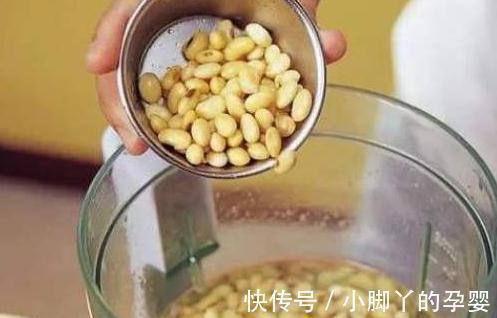 入冬后吊兰，绿萝怎么养，浇上2种水，叶片翠绿，过冬也放心