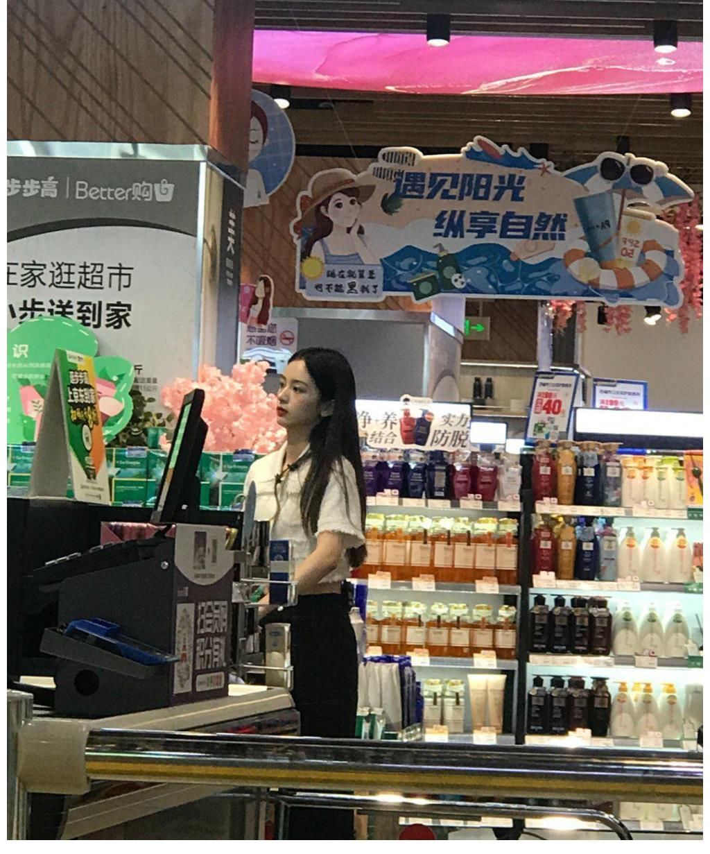 周也|丁真和周也為《中餐廳》采購，買了兩推車，讓女生搬東西好直男