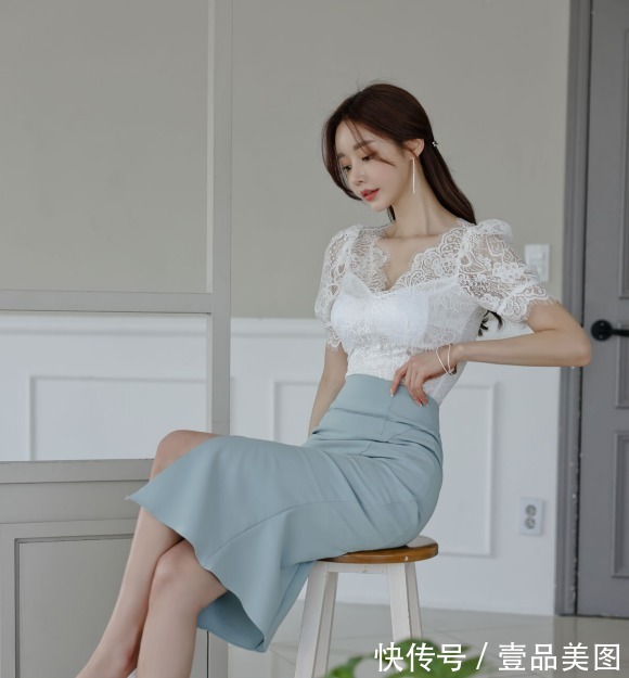 时尚搭配|女神孙允珠的时尚搭配:冰淇淋梦幻炫蓝暮春花雕衣裙