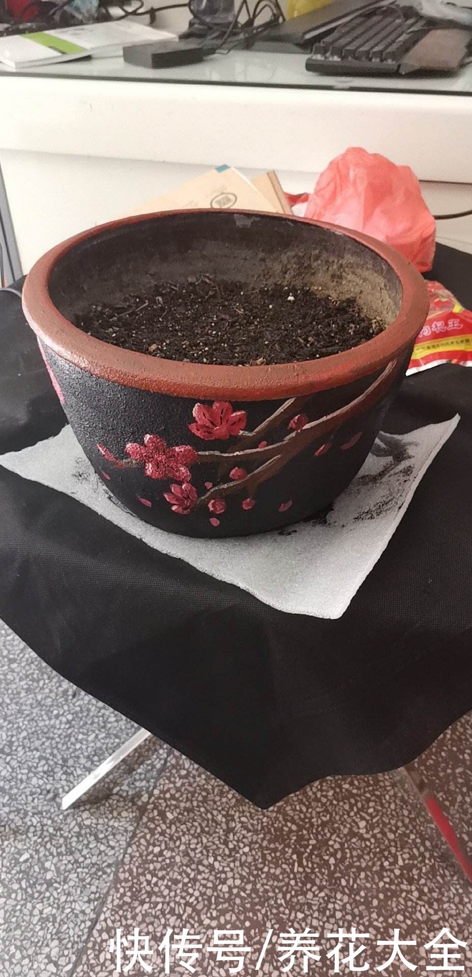 花盆选好了，花草活一半，现在就教你