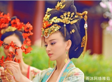 狗血淋头|臣子揭露皇后丑闻,把皇后骂得狗血淋头,皇后还大赞:写得好