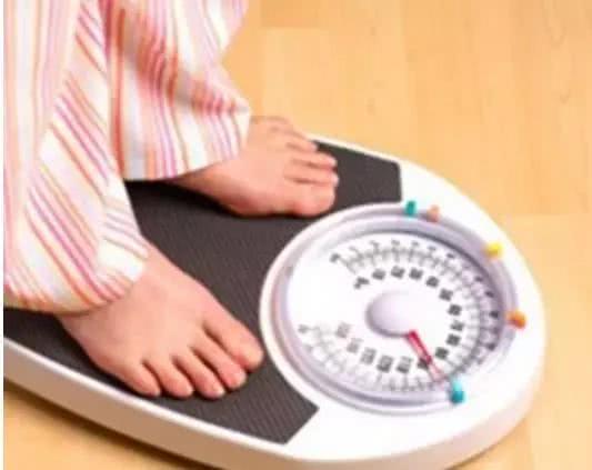 离世|46岁男子肠癌晚期,三月后离世,医生叹气这2件事不能总做!