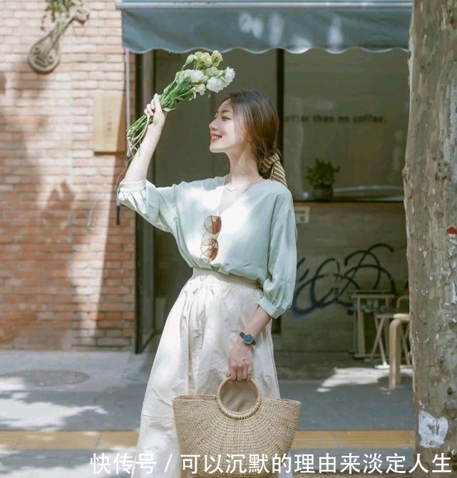 半身裙|怎么穿才温柔又清新呢?对服装的配色和款式,都有一定的要求