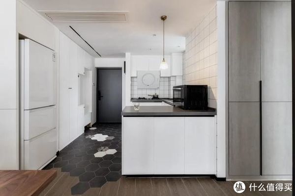 客厅|舍弃客厅,不买茶几!福建90后男主的家,因媲美图书馆而走红网络