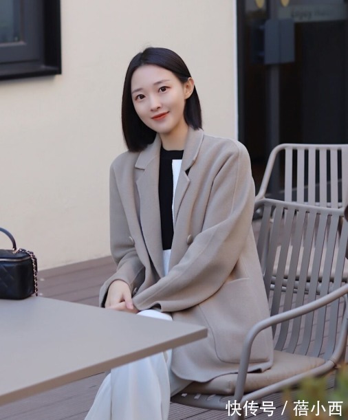气质|再冷也不能乱穿衣,气质女性给自己买这4件外套吧,时髦有气质!