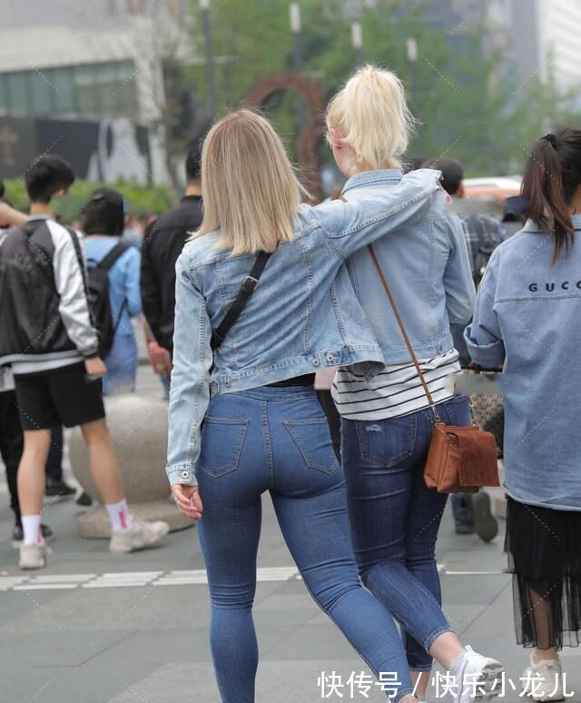 牛仔穿搭 经典的牛仔穿搭的外国小姐姐,优雅时髦,线条优美