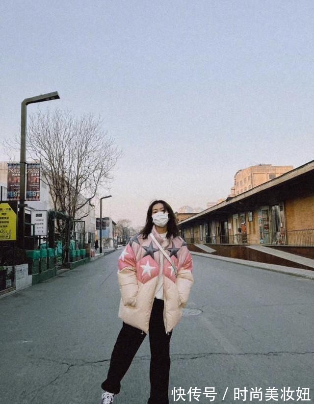 毛大衣|刘雯真是“时髦精”的模板,穿毛大衣叠穿卫衣,满满的国际范