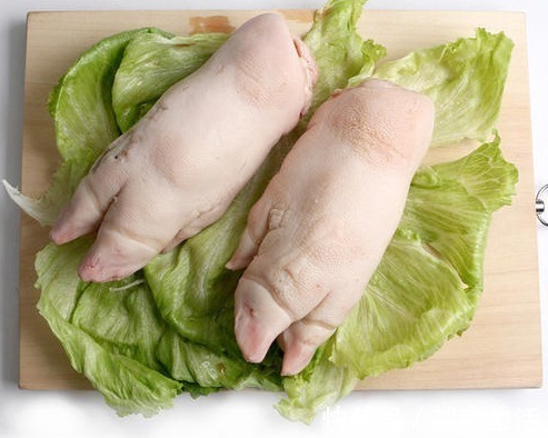 买猪蹄，“前蹄”“后蹄”哪个好老屠夫区别大，买错不好吃