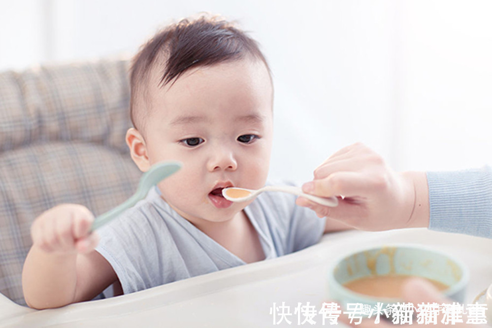 辅食|宝宝8个月还没长牙,不要只想着补钙,这四种情况也影响长牙早晚