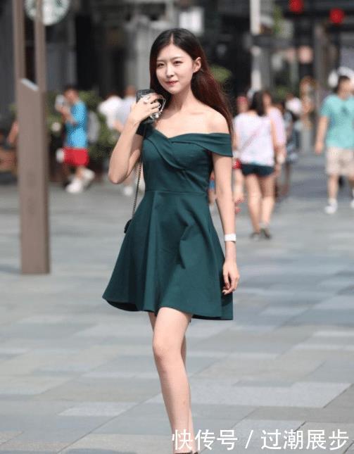 墨绿色连衣裙,清新自然,魅力十足