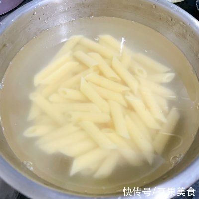 十分钟搞定一道番茄肉酱通心粉（2人份）！就它最下饭