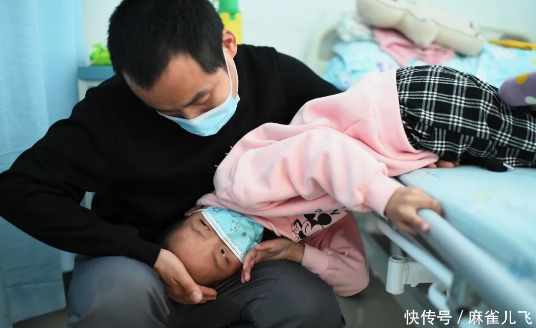 8岁女童重度感染,被医生限制进食两个月,画了一本好吃的来解馋