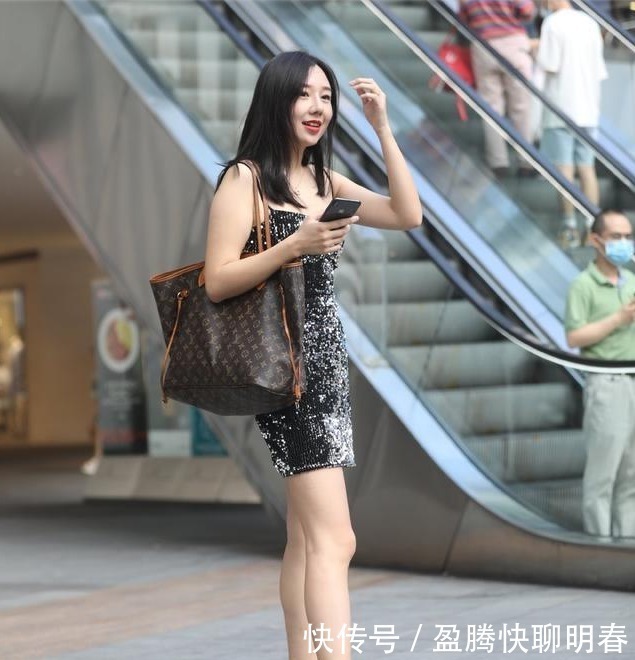身材|亮片吊带裙真耀眼，想要展现自己身材的必须要尝试，绝对给力！