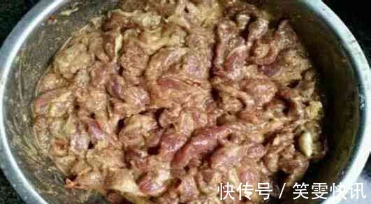 炸酥肉时，用淀粉还是面粉大厨告诉你答案，用错了不好吃