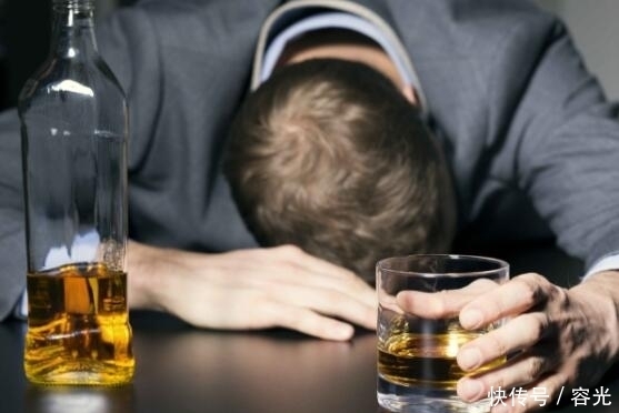 来不及|3个坏习惯不改,会慢慢拖垮身体,消耗你的寿命,后悔都来不及