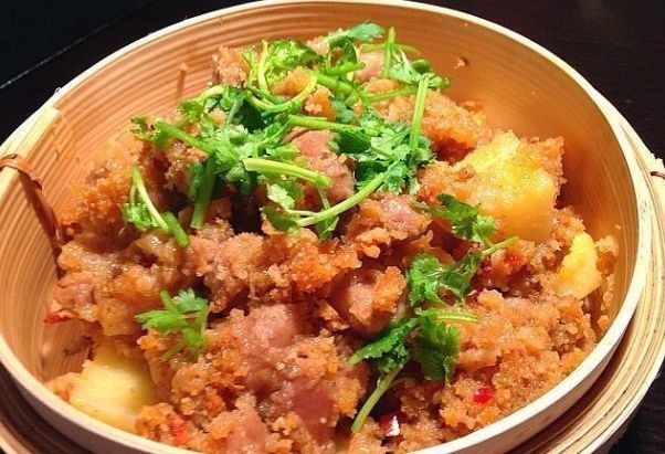 大家吃过粉蒸肉不一定吃过粉蒸肥肠，细嫩滑爽，软糯爽口，营养高