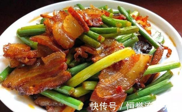 洗腊肉最忌讳只用水洗！教你一个妙招，洗得干净，腊肉更好吃！