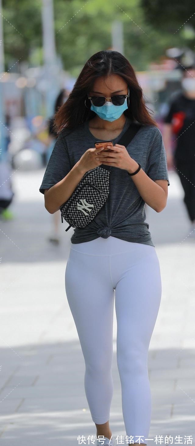 搭配 打底裤的多种风格搭配,让造型显得低调耐看,简单有型!