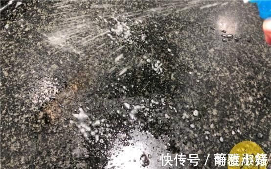 把牙膏和白醋放在一起，作用真厉害了，很多人一直不懂，快看一看