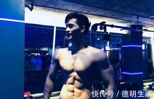 雞胸肉|26歲小鮮肉練成肌肉型男，8塊腹肌大胸肌，是否讓你心花怒放？