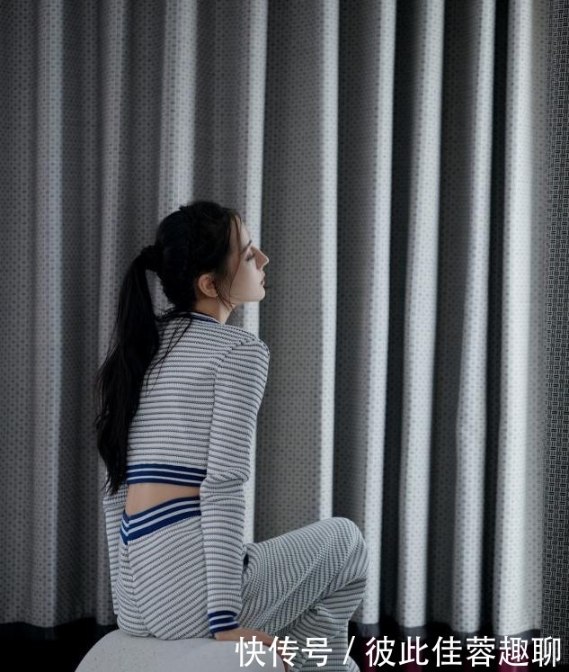 脸小|别再披头散发了!这4款“发型”才够美够撩人,总有一款适合你