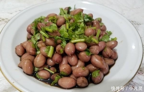 花生不用炸不用煮,这样做简单又美味,每周吃几次,清热又降火
