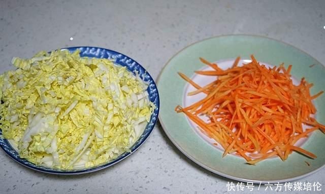 一道简单的小拌菜：凉拌白菜丝，做法简单，但味道爽口