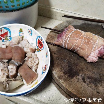 广式|这道广式白切猪手，汤汁都要舔干净