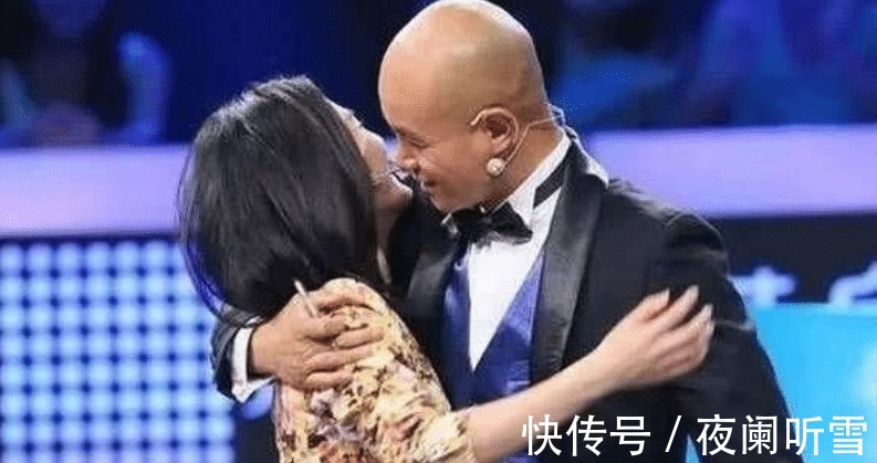 主持人|明明是知名金牌主持人, 因太作无人敢用, 如今在家乡街头表演