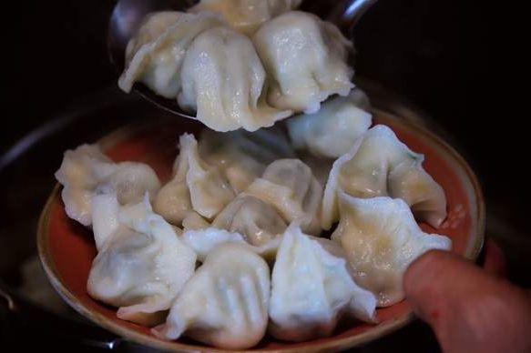 这菜是冬天里的一绝，包饺子鲜嫩不涩，清香四溢，错过等来年了