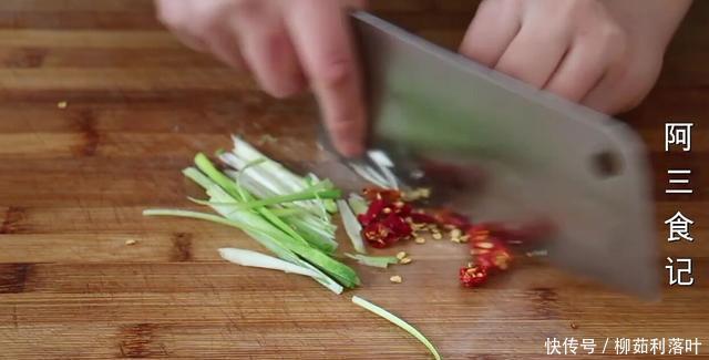 解馋|菠菜吃了30年,还是这样做最解馋,我家一周吃7次,开胃又下饭!