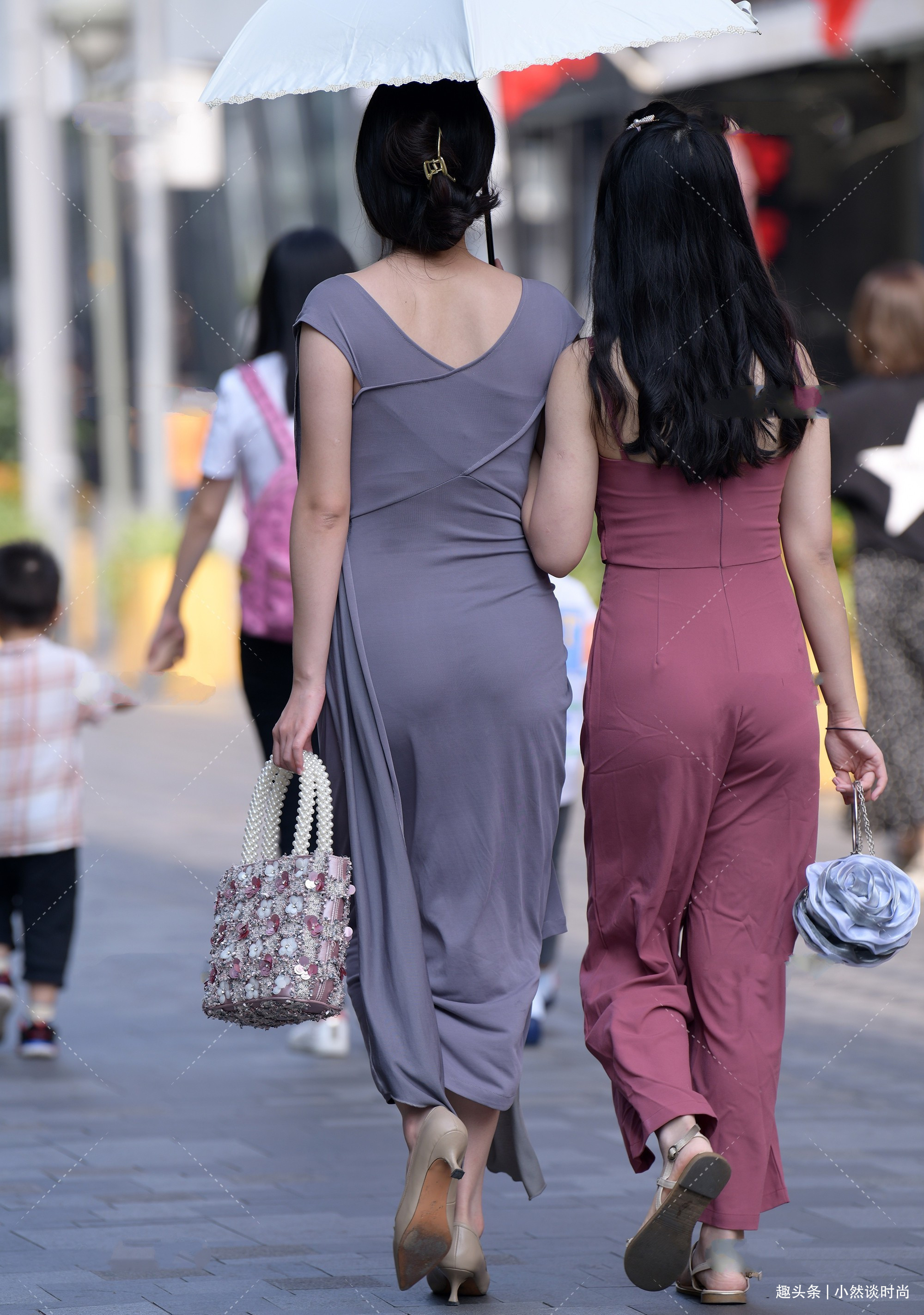 美女 超级可爱的南方美女,虽然有点小肚子,但丝毫不影响强大的气场