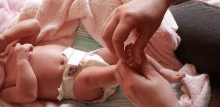 奶阵|月嫂服务结束, , 娃儿居然一直这样! , 真懊悔当初请月嫂!