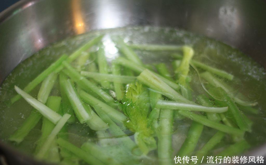 小炒|家常小炒:西芹百合炒虾仁,清心安神,清淡可口营养丰富,好吃!