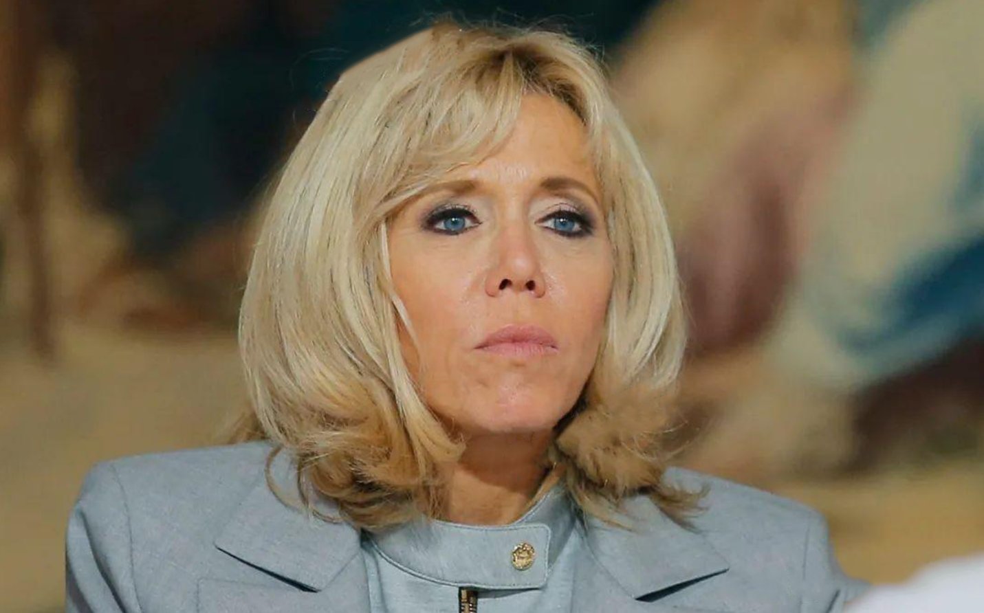 脖子|法国夫人终于换发型,穿大衣扎个啾啾好显年轻,连气质都提升不少