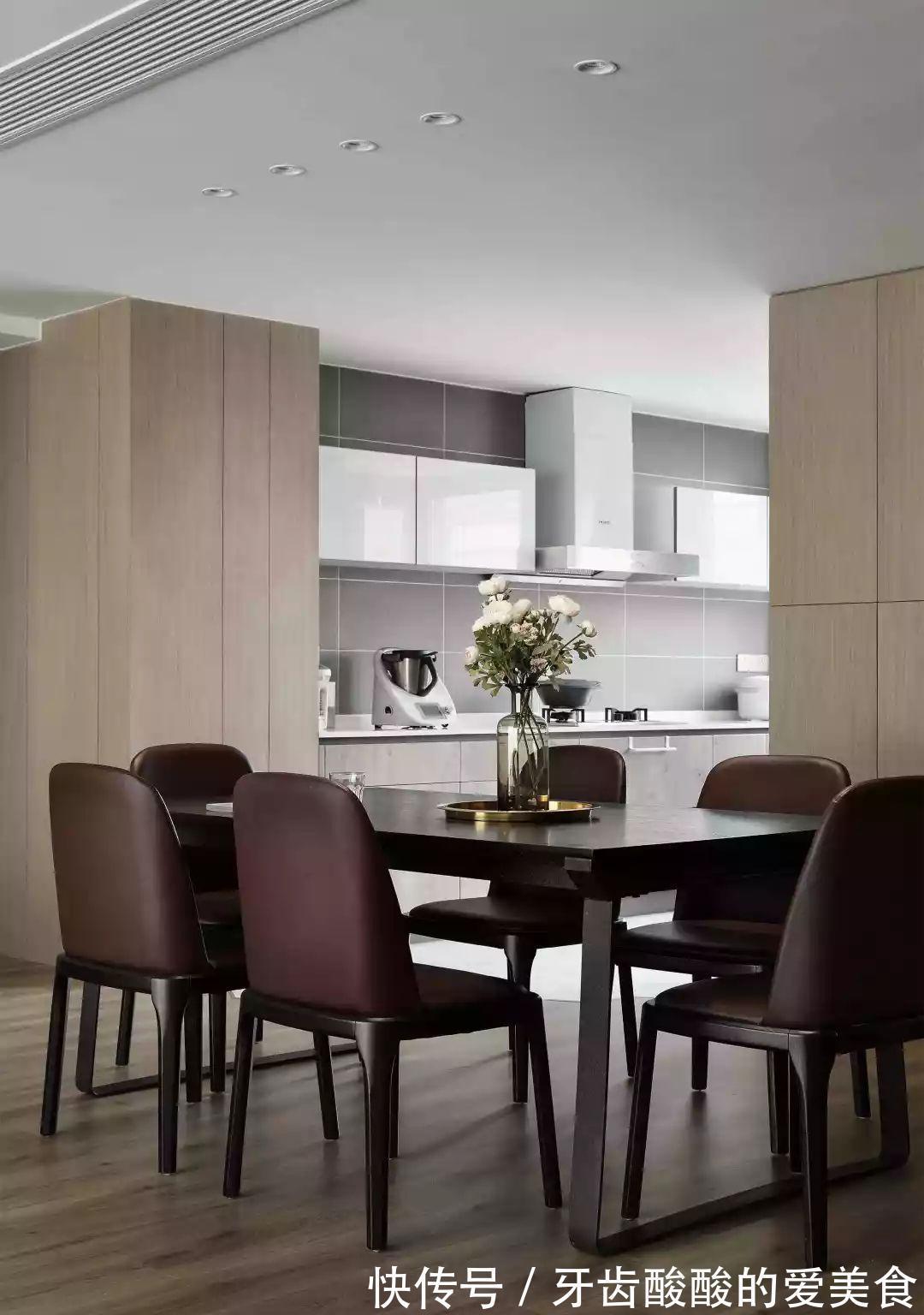 简约|150㎡现代简约,客厅太宽敞,装个矮墙电视墙,隔出一个办公房