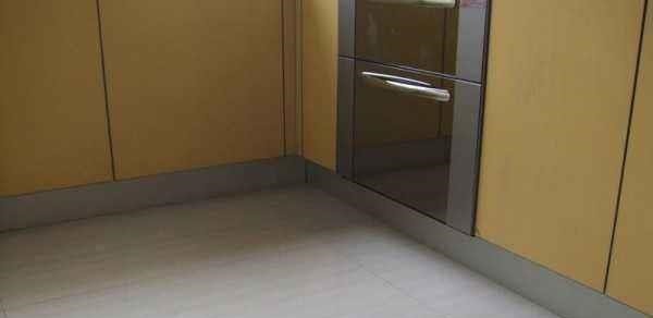 橱柜|橱柜底下万万要装这块板，后悔我家没听劝，入住才知多不实用