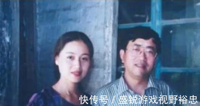 棉纺厂@余秋雨靠妻子寄打工费生活,成名后却抛弃妻子,娶“唐僧母亲”