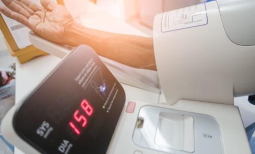 右手|一天里什么时候量血压较准确?量左手还是右手?听听医生怎么说